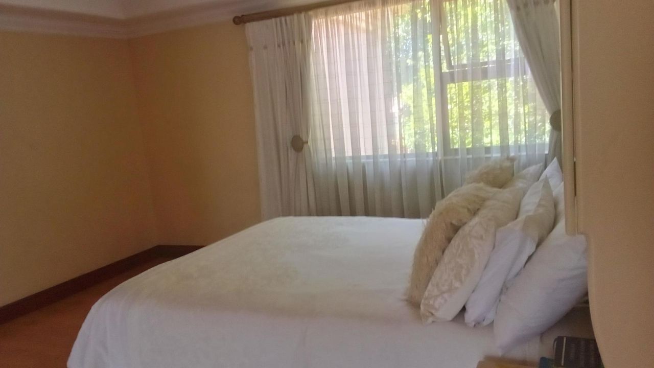 Photo 14 of 37