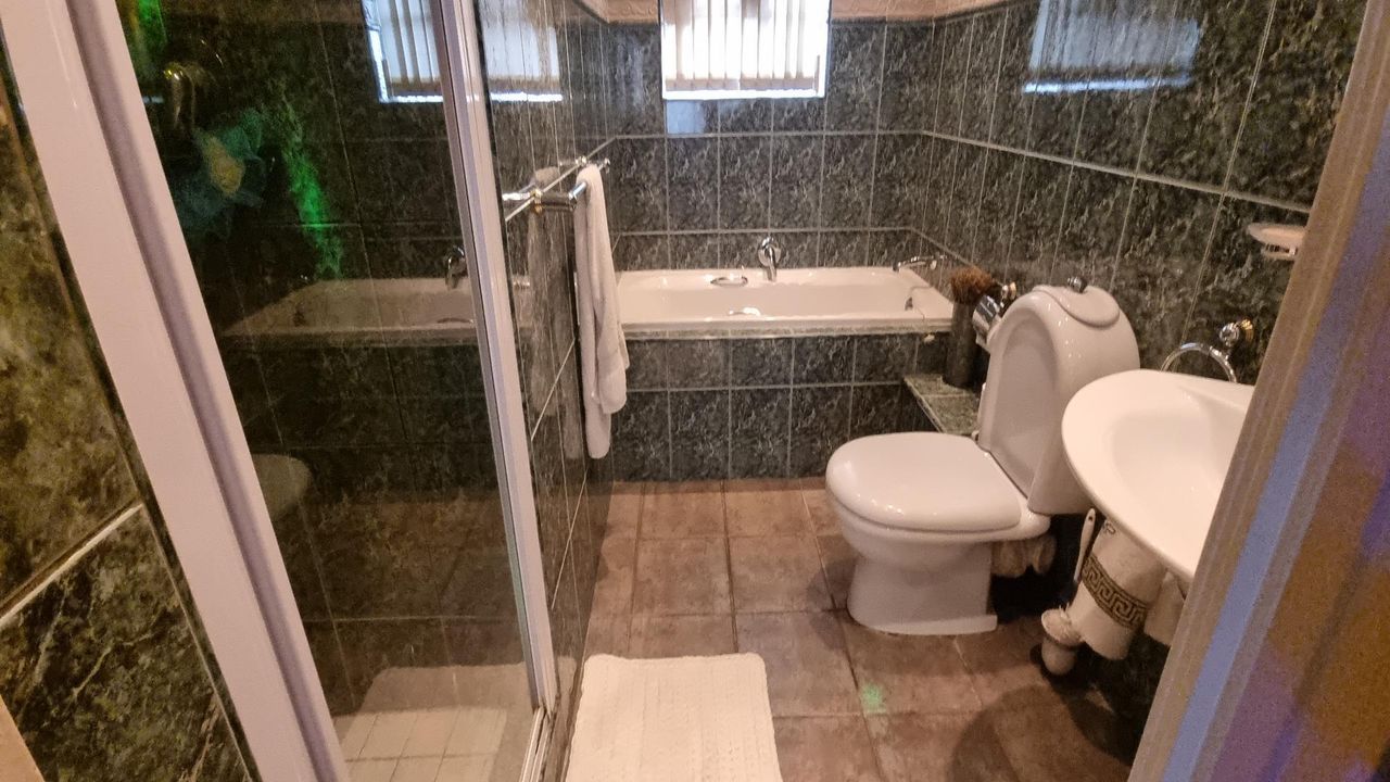 Photo 20 of 37