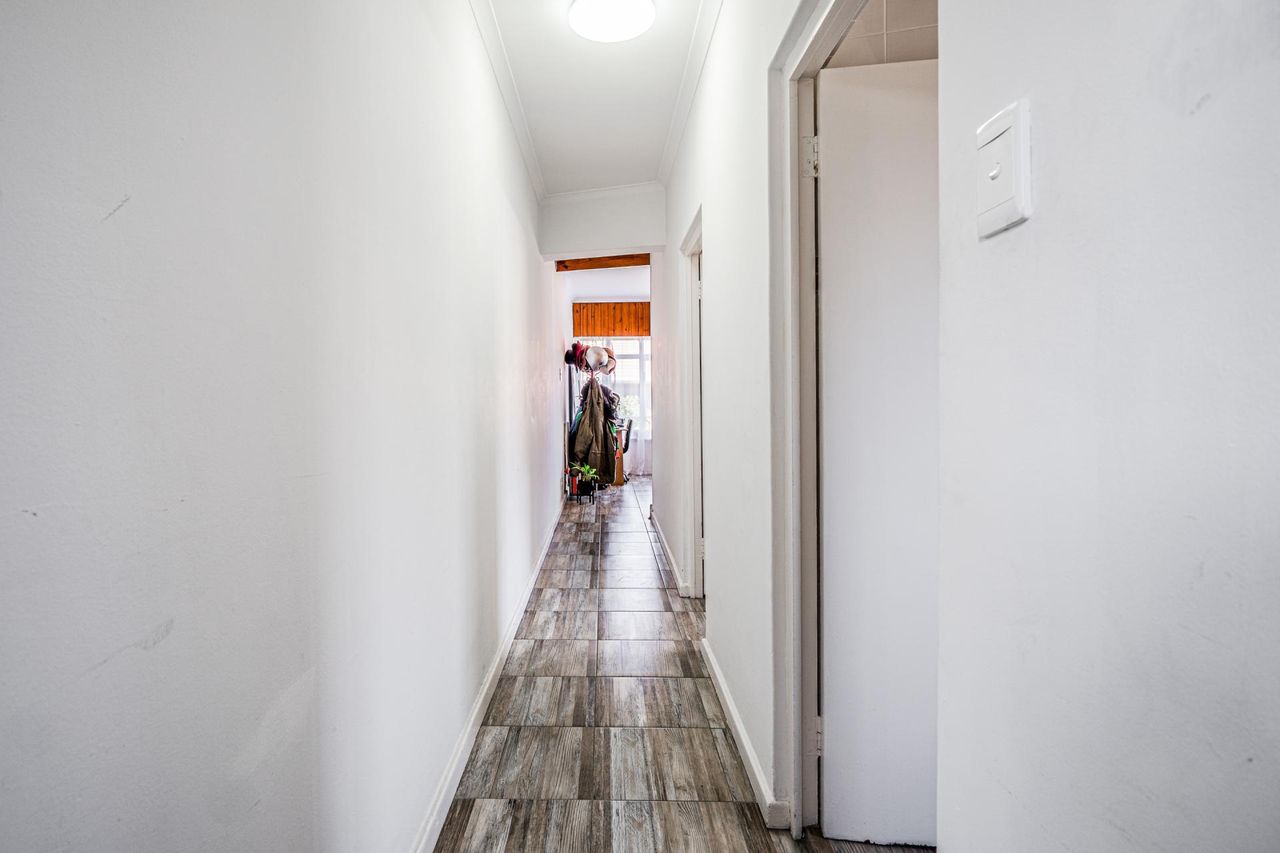 Photo of 1 Bedroom apartment rented in Rosebank, Cape Town