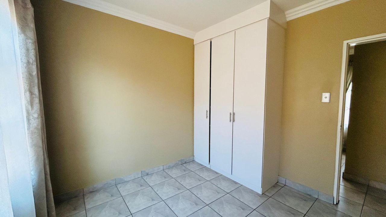 Photo 17 of 23