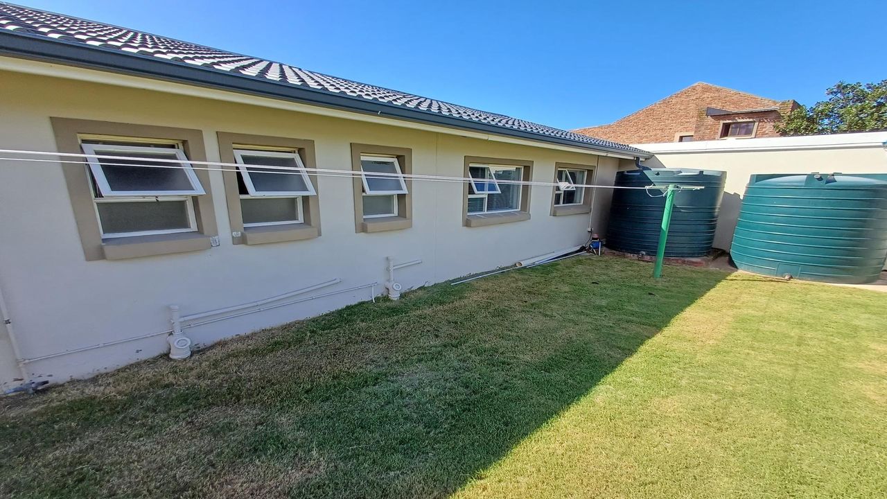 Photo 12 of 32