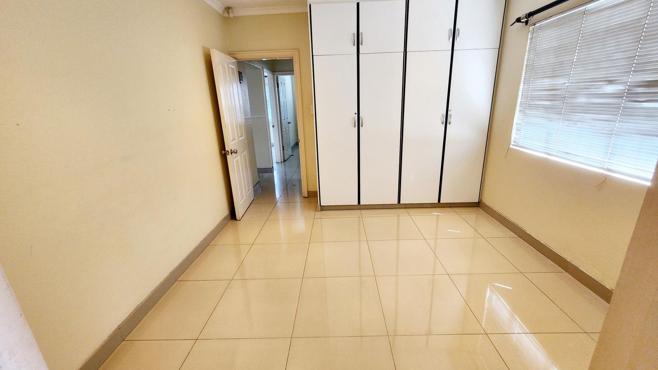 Photo 11 of 18