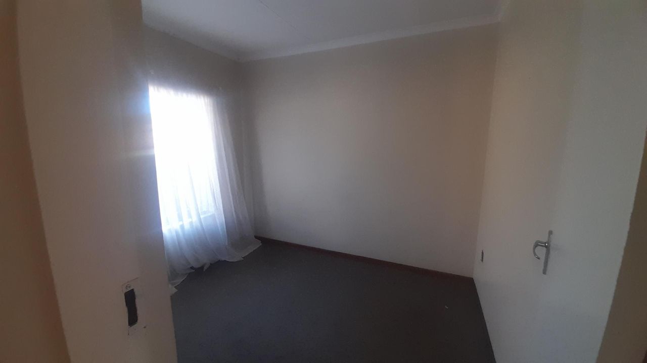 Photo 10 of 14