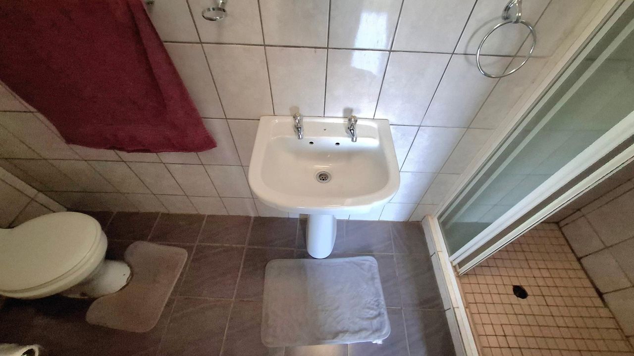 Photo 20 of 24