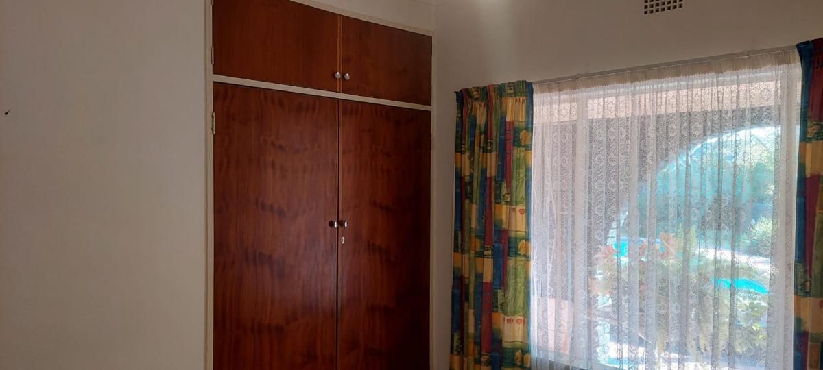 Photo 19 of 32