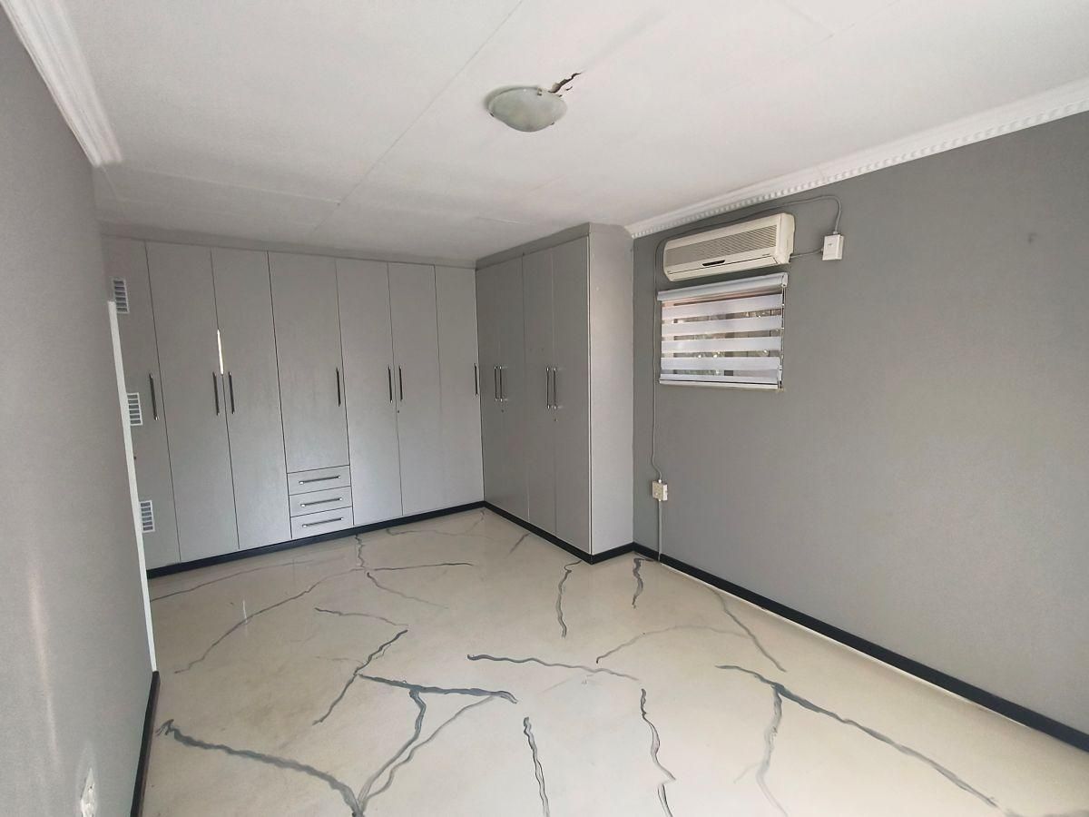 Photo of 6 Bedroom house for sale in Theresapark, Akasia