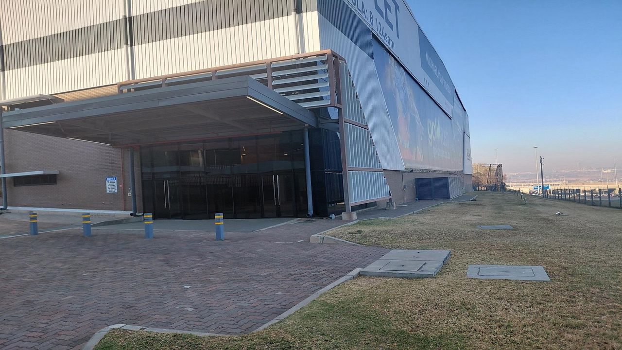Warehouse to let in Vorna Valley, Midrand