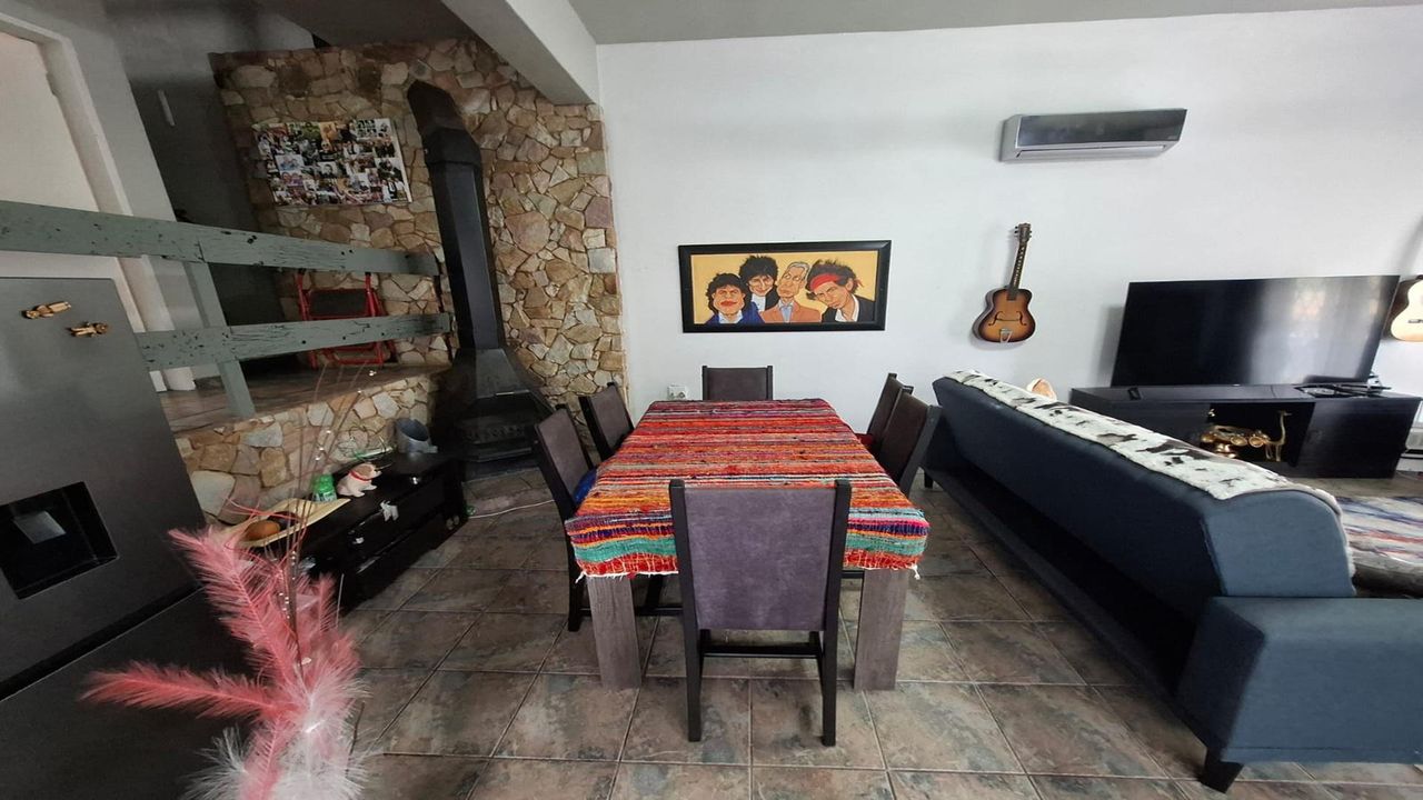 Photo 4 of 25