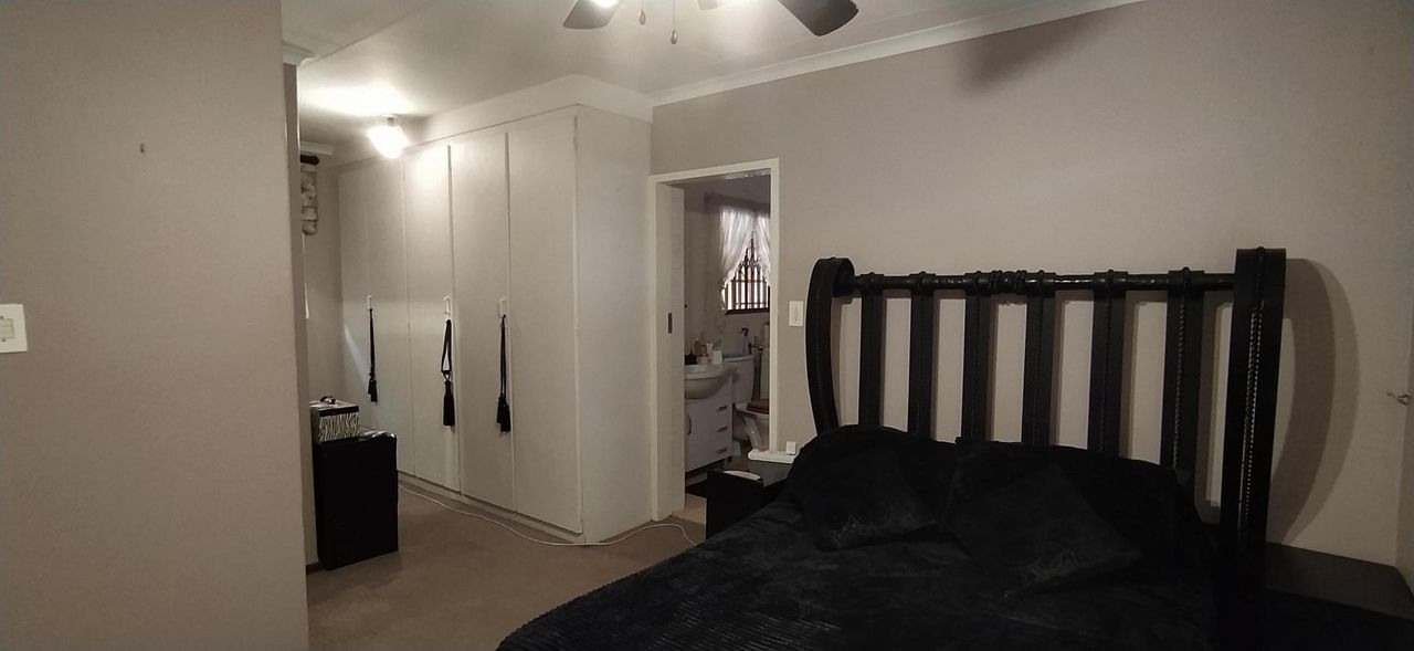Photo 13 of 30