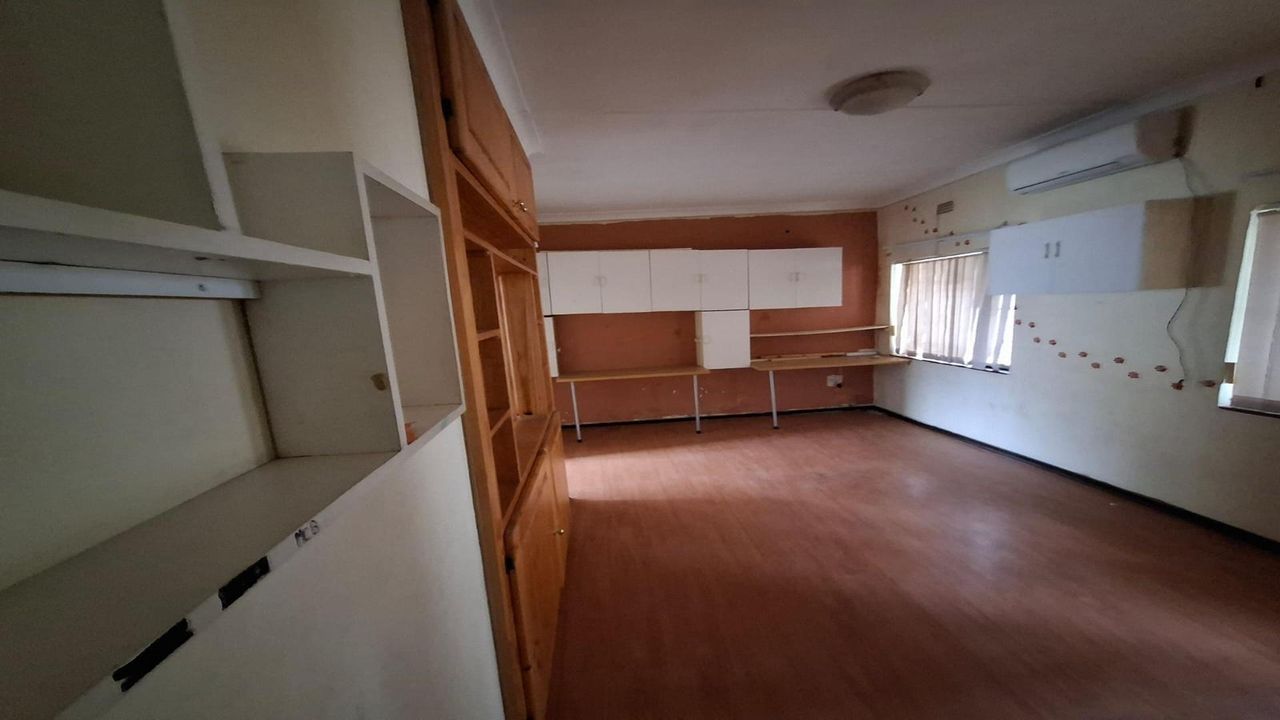 Photo 16 of 22