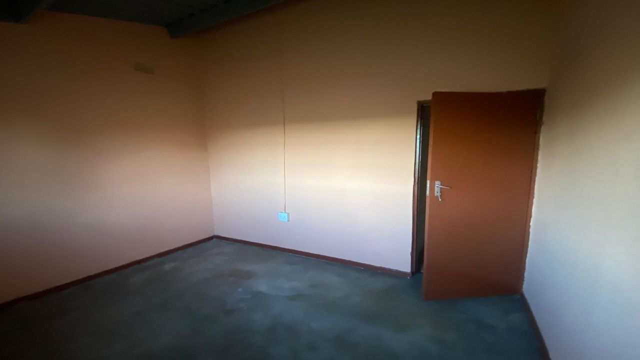 Photo 15 of 27