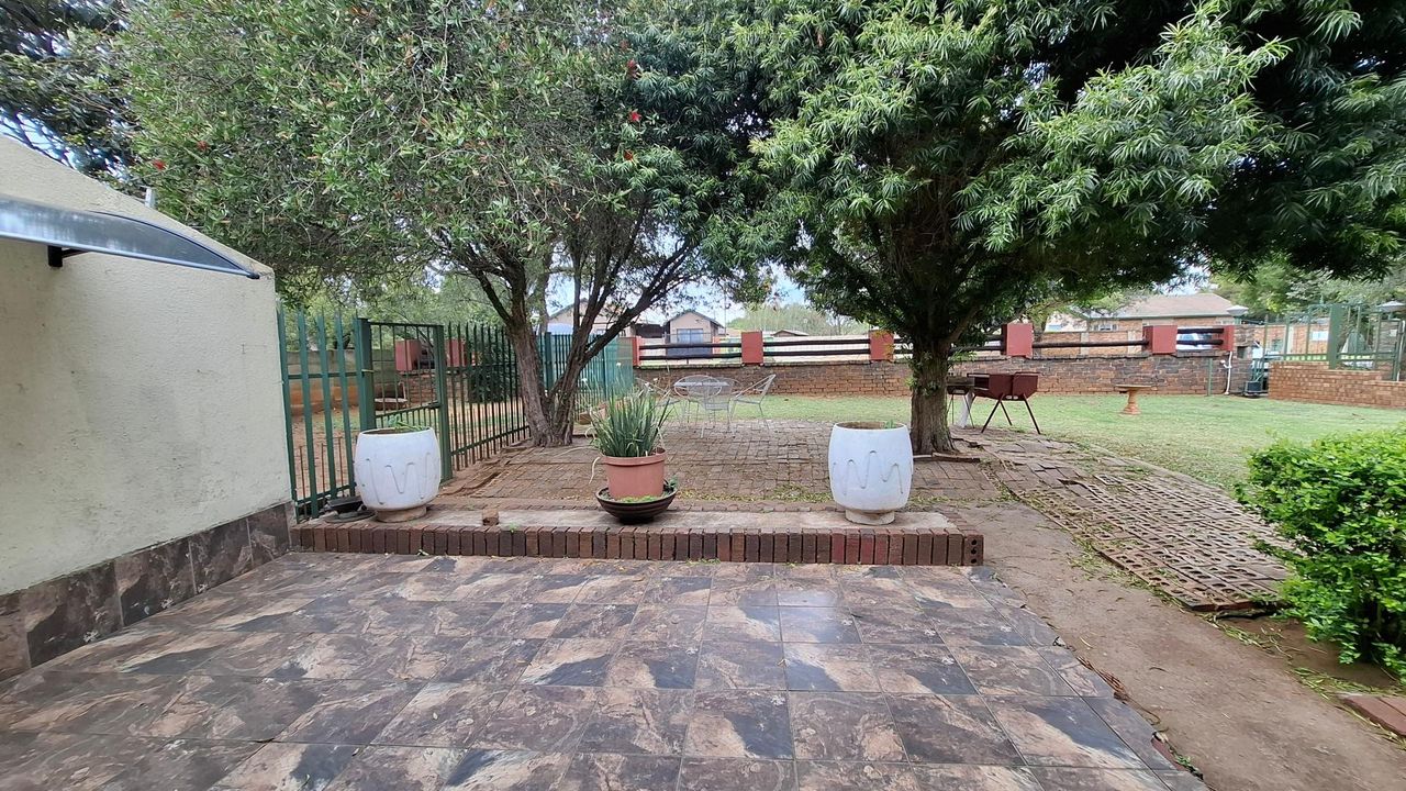 Photo 35 of 39