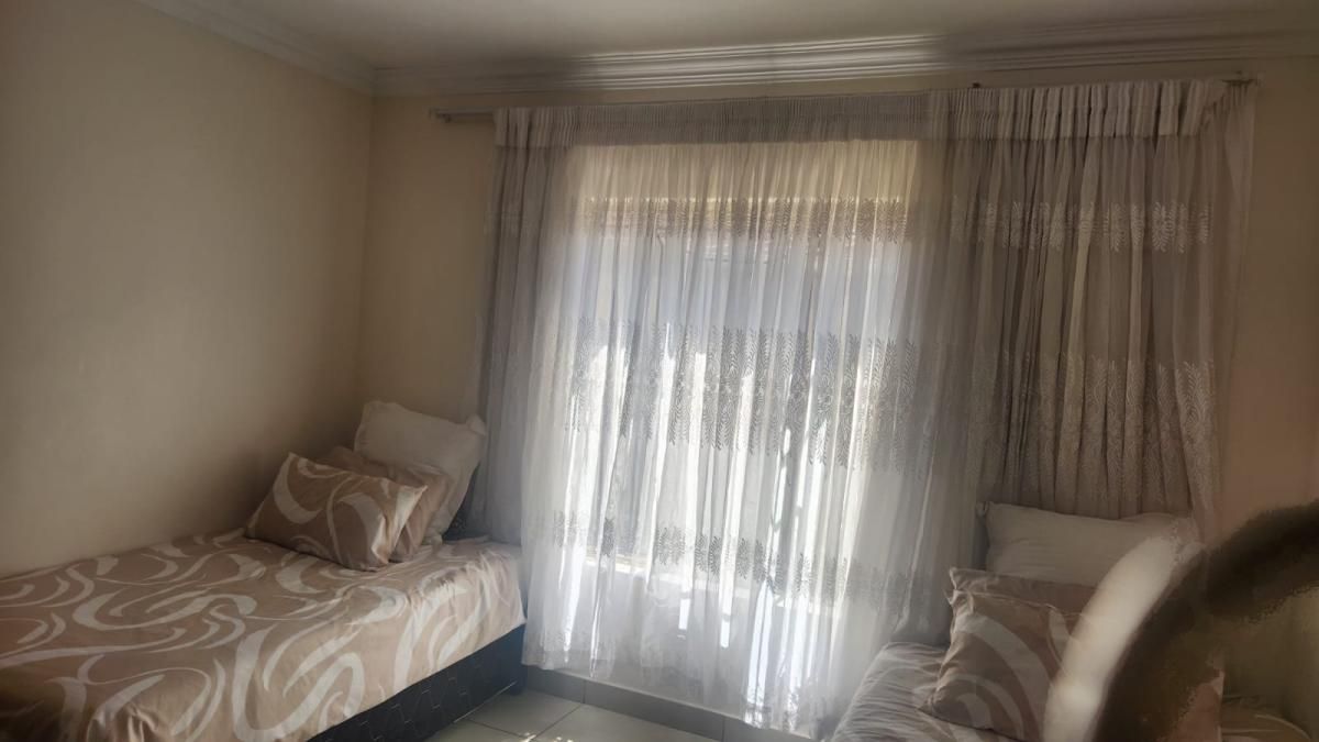 Photo 16 of 20