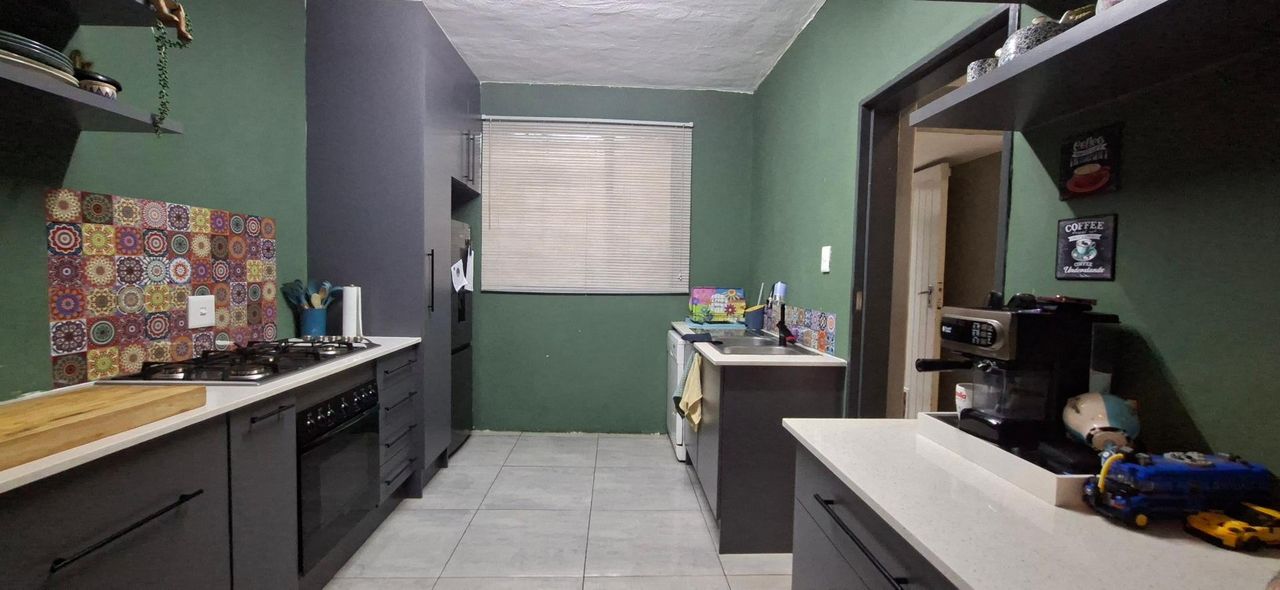 Photo 8 of 25