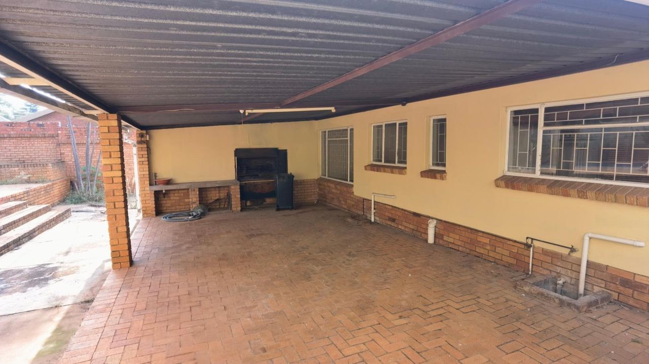 Photo 26 of 28