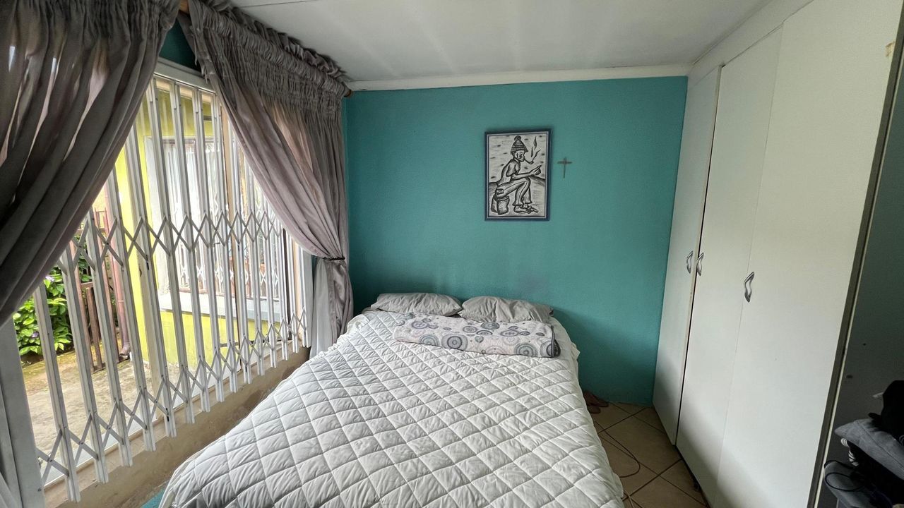 Photo 18 of 24