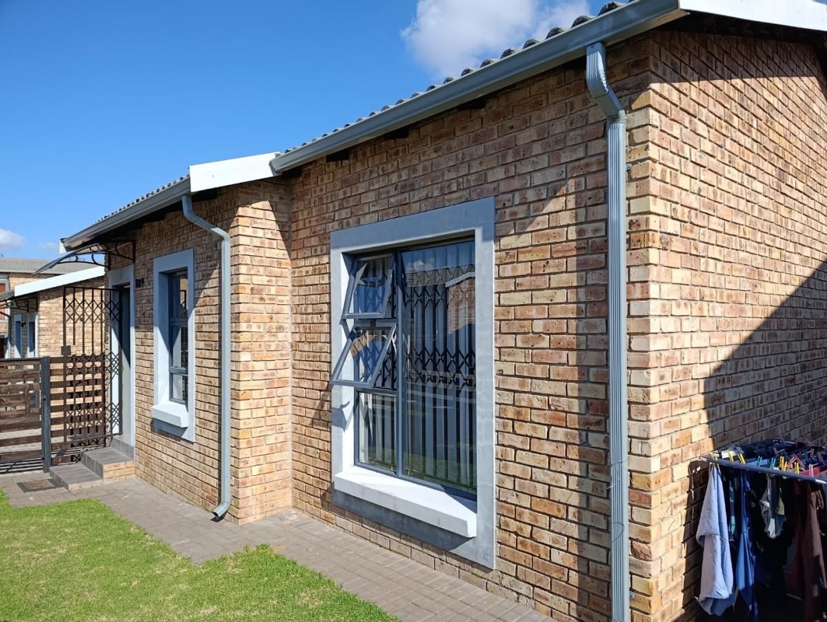 Photo of 2 Bedroom apartment for sale in Groblerpark, Roodepoort