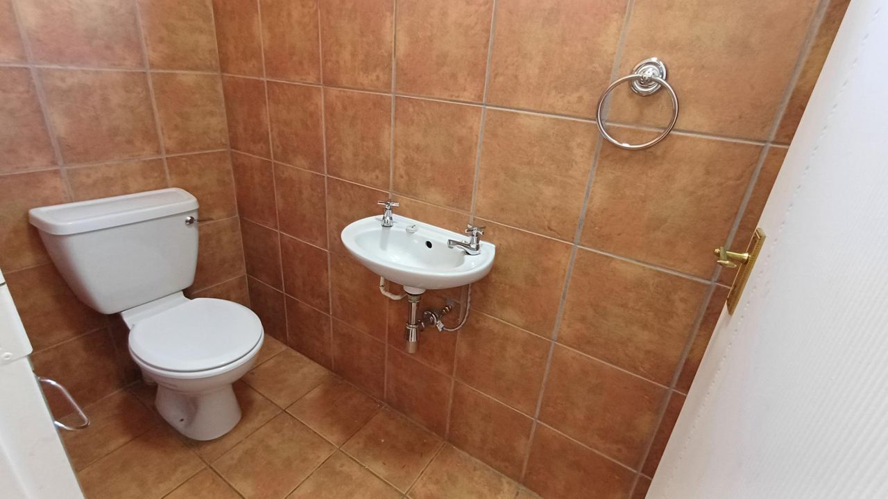 Photo 6 of 27