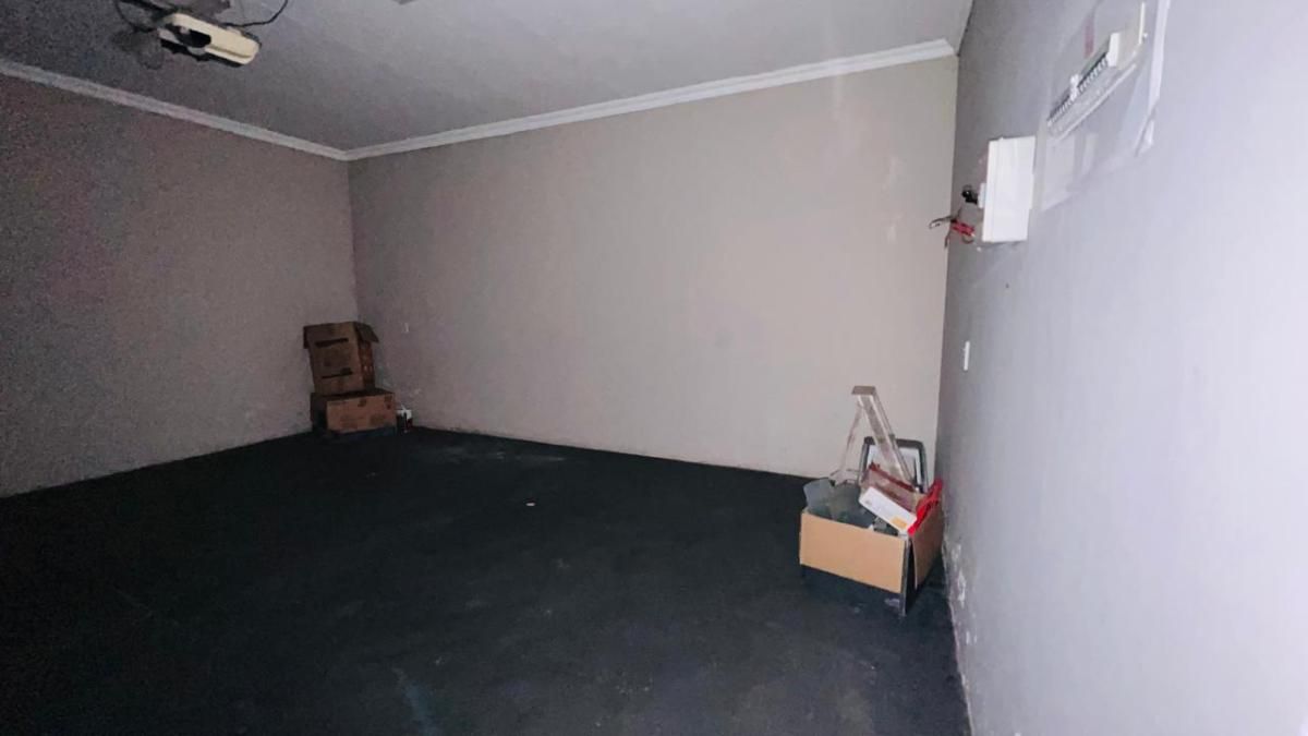 Photo 16 of 25