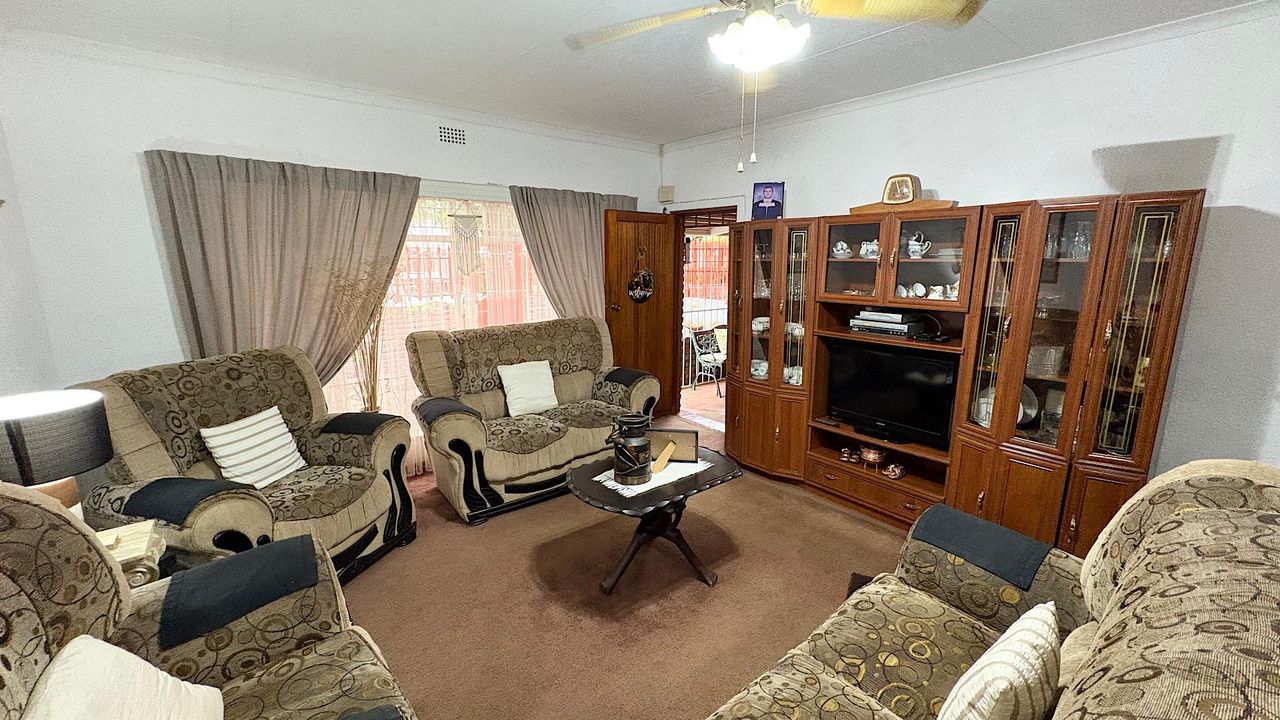 Photo 6 of 27