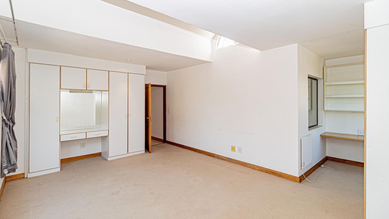 Photo 19 of 28