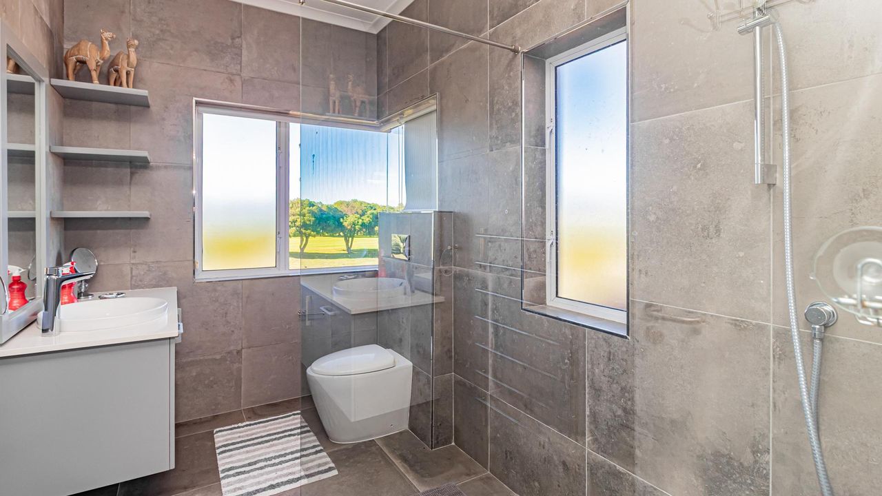 Photo of 4 Bedroom house for sale in Langebaan Country Estate