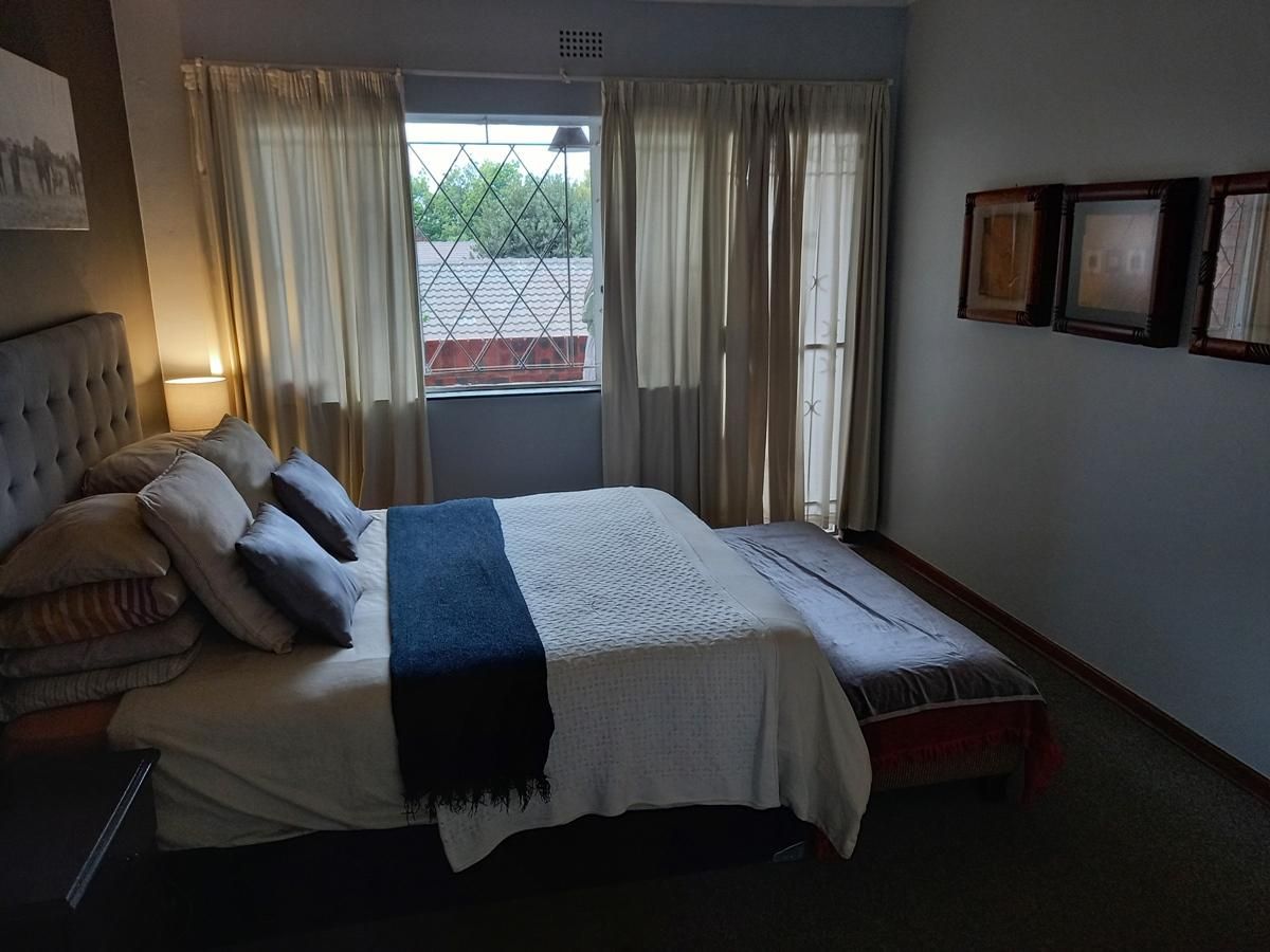 Photo 16 of 24