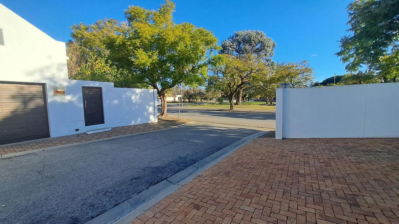 Photo 3 of 22