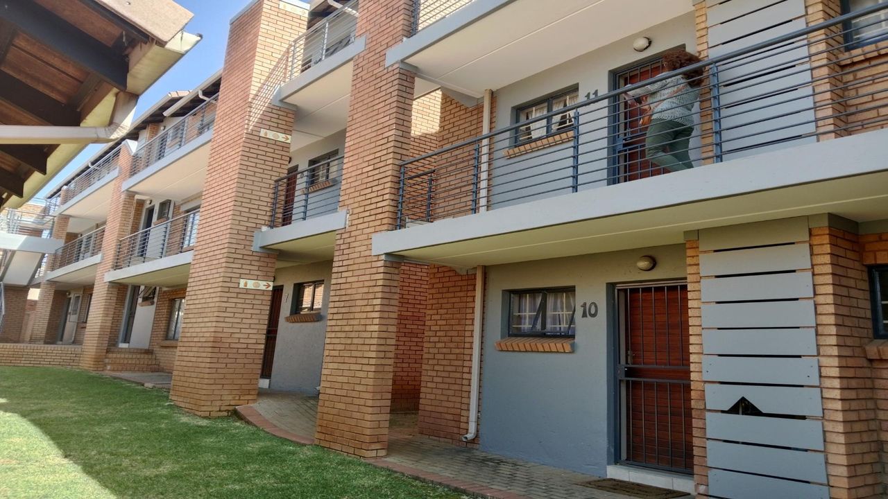 Photo 10 of 18