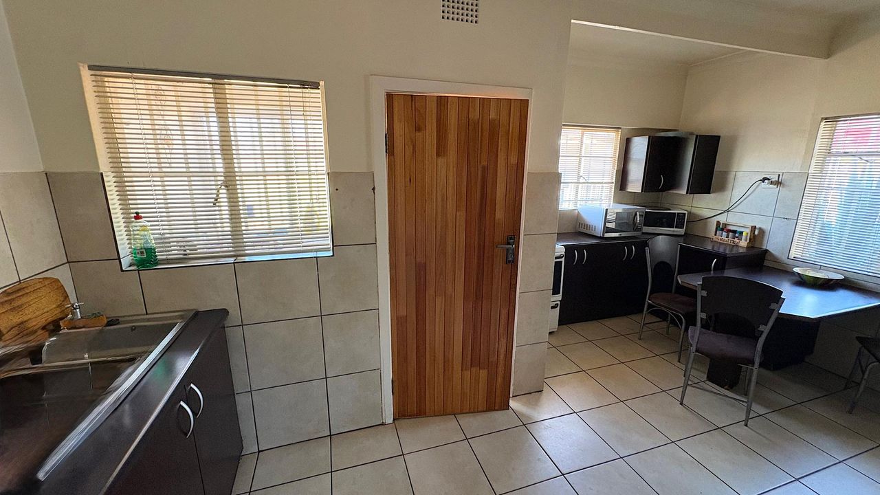 Photo 10 of 32