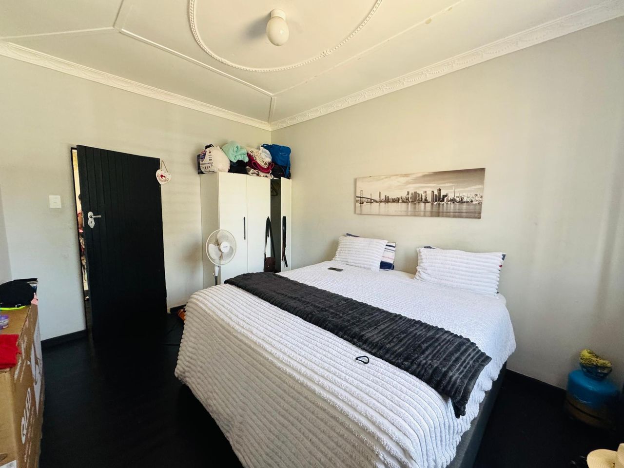 Photo 4 of 6
