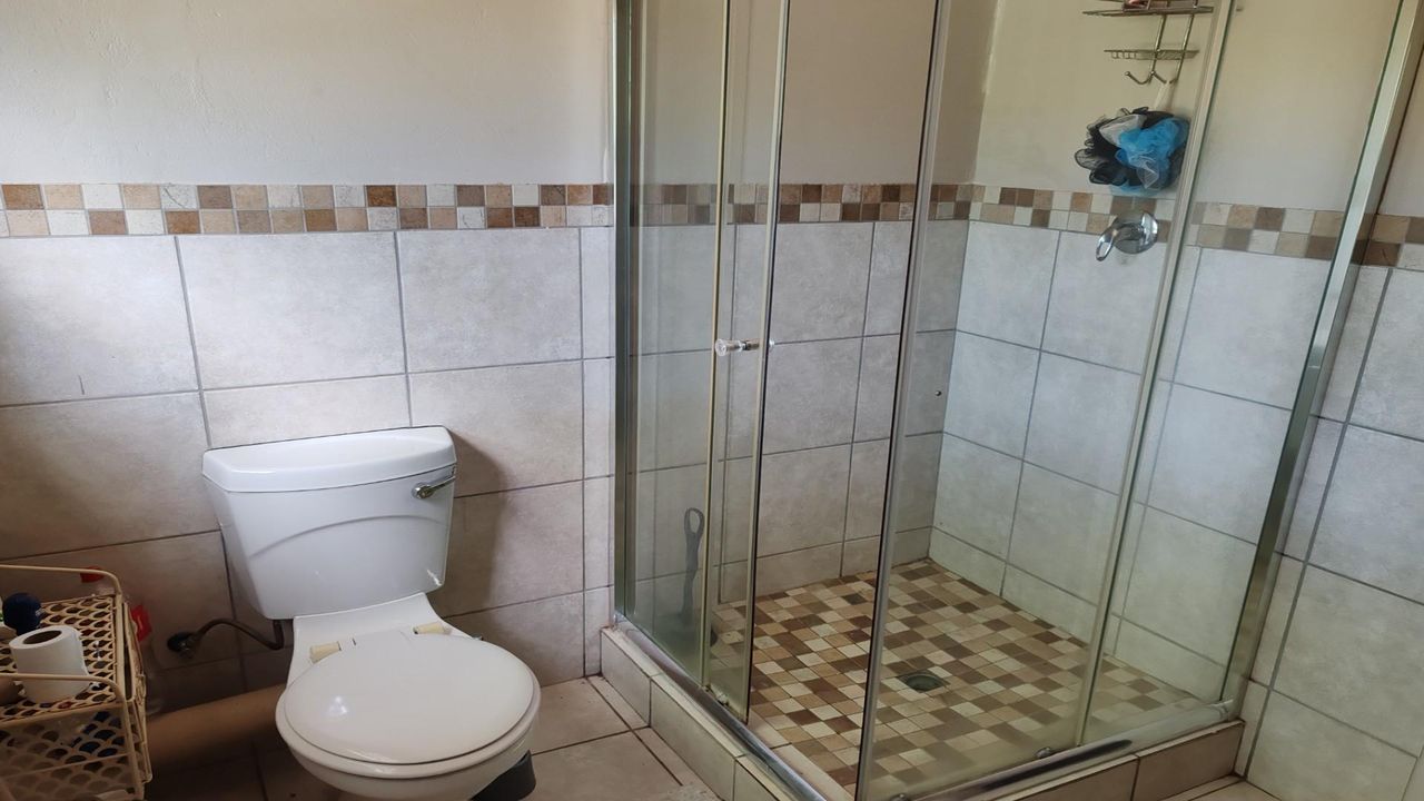 Photo 22 of 28