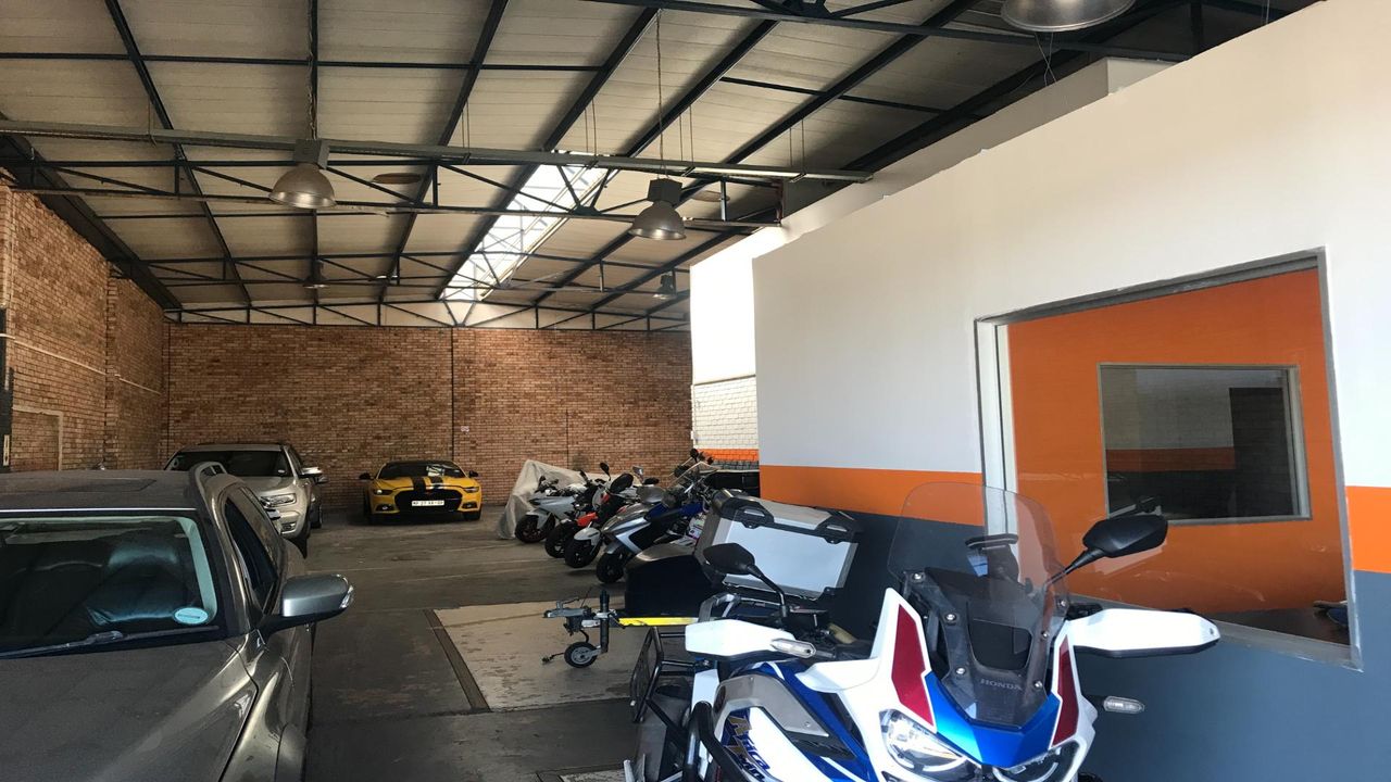 Photo 3 of 14