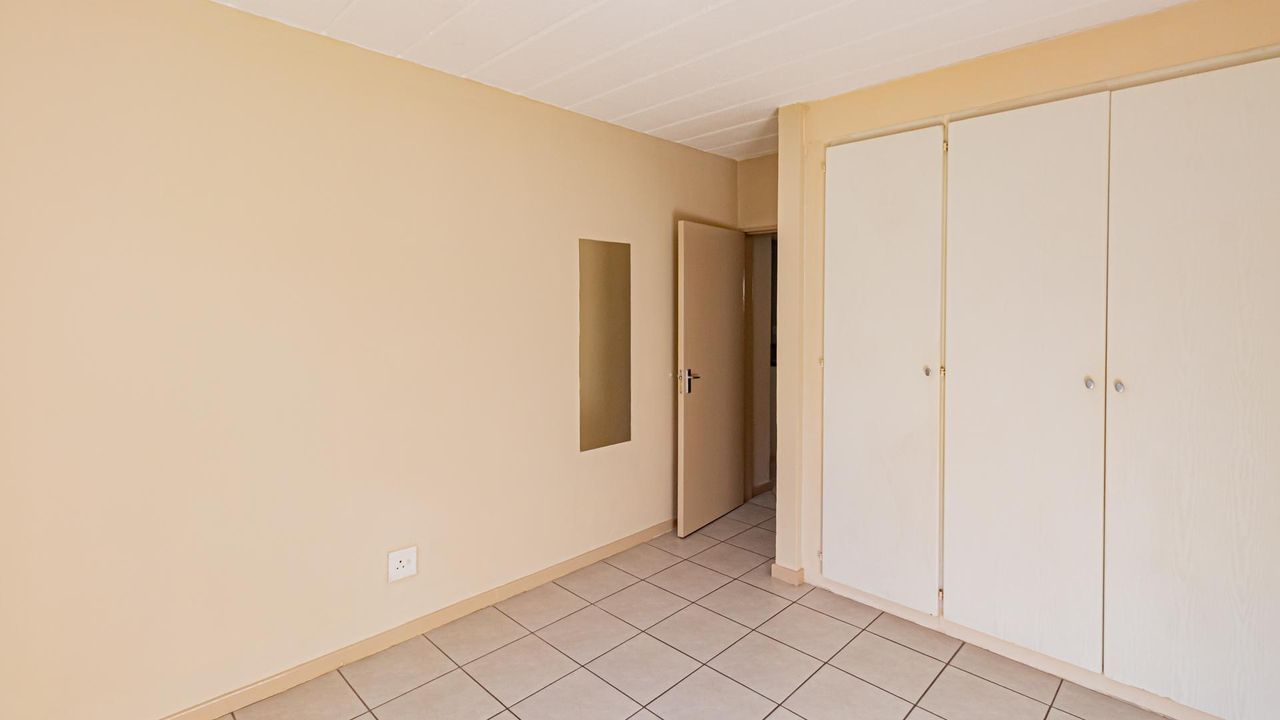 Photo 13 of 23
