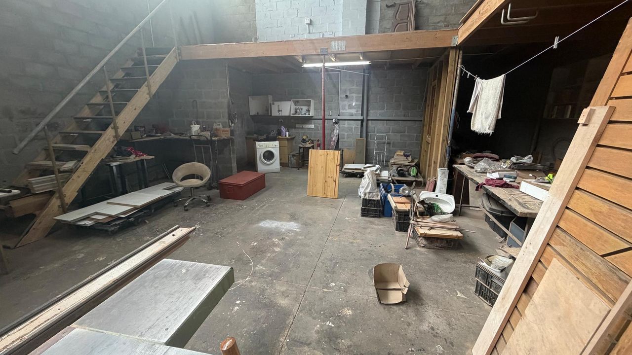 Photo 1 of 6