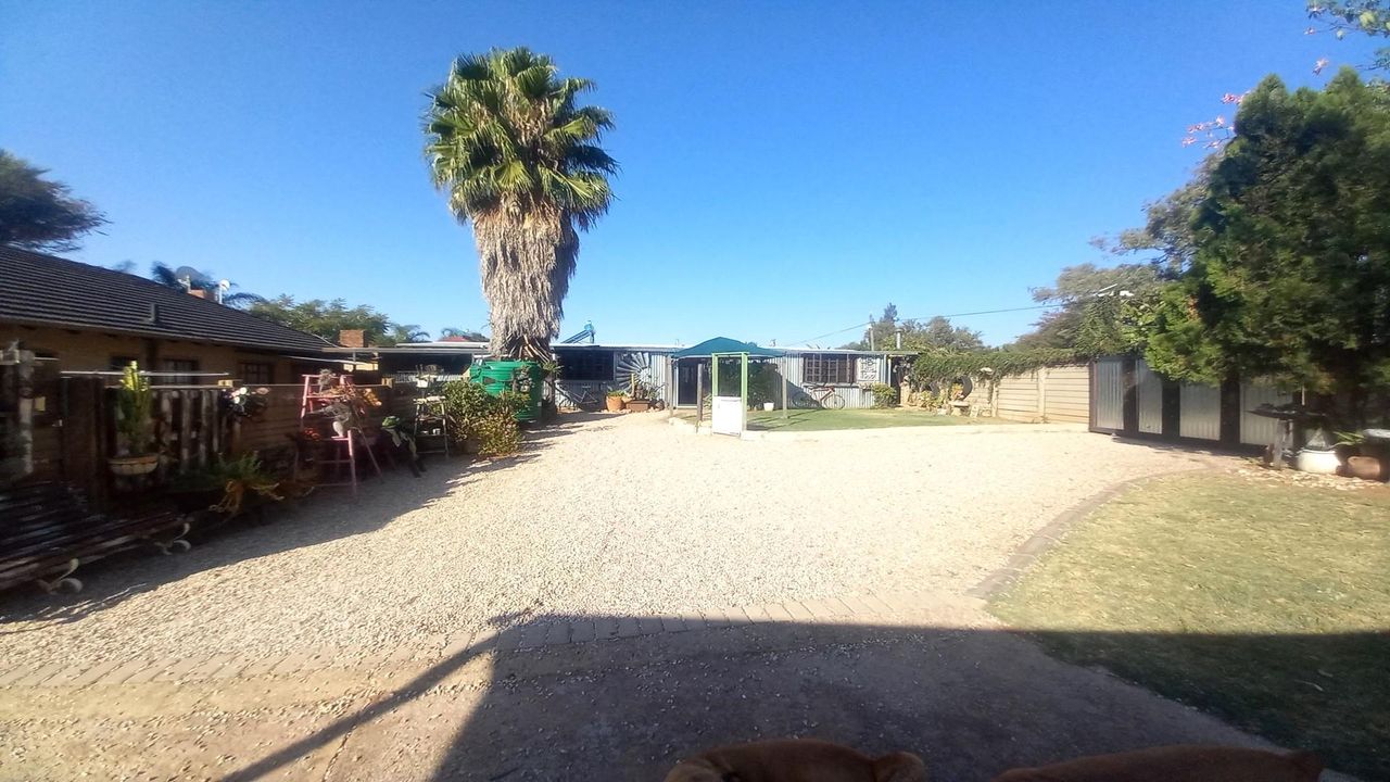 Photo 25 of 27