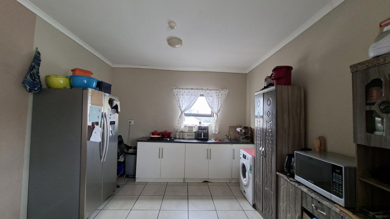 Photo 4 of 11