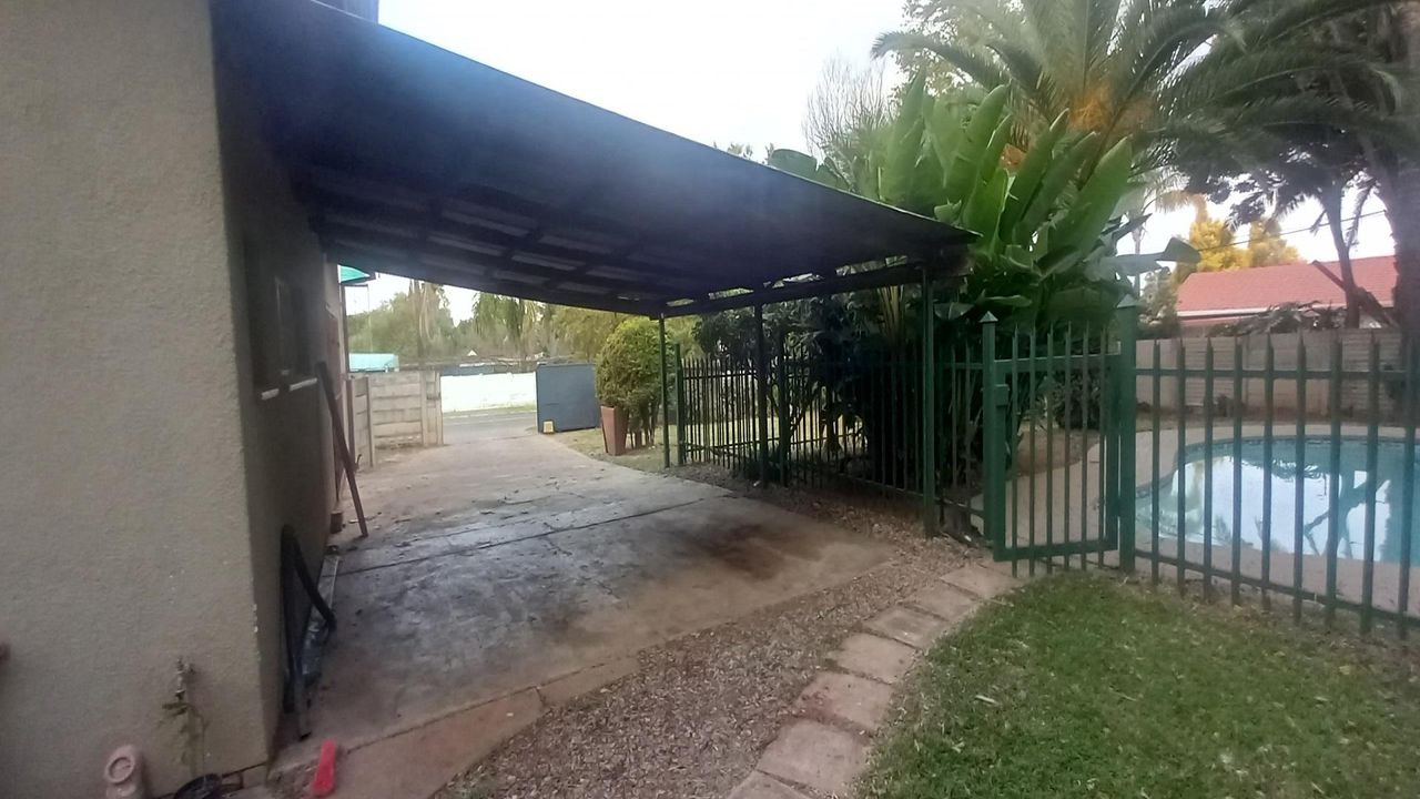 Photo 18 of 21