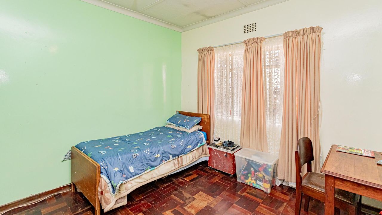 Photo 19 of 28