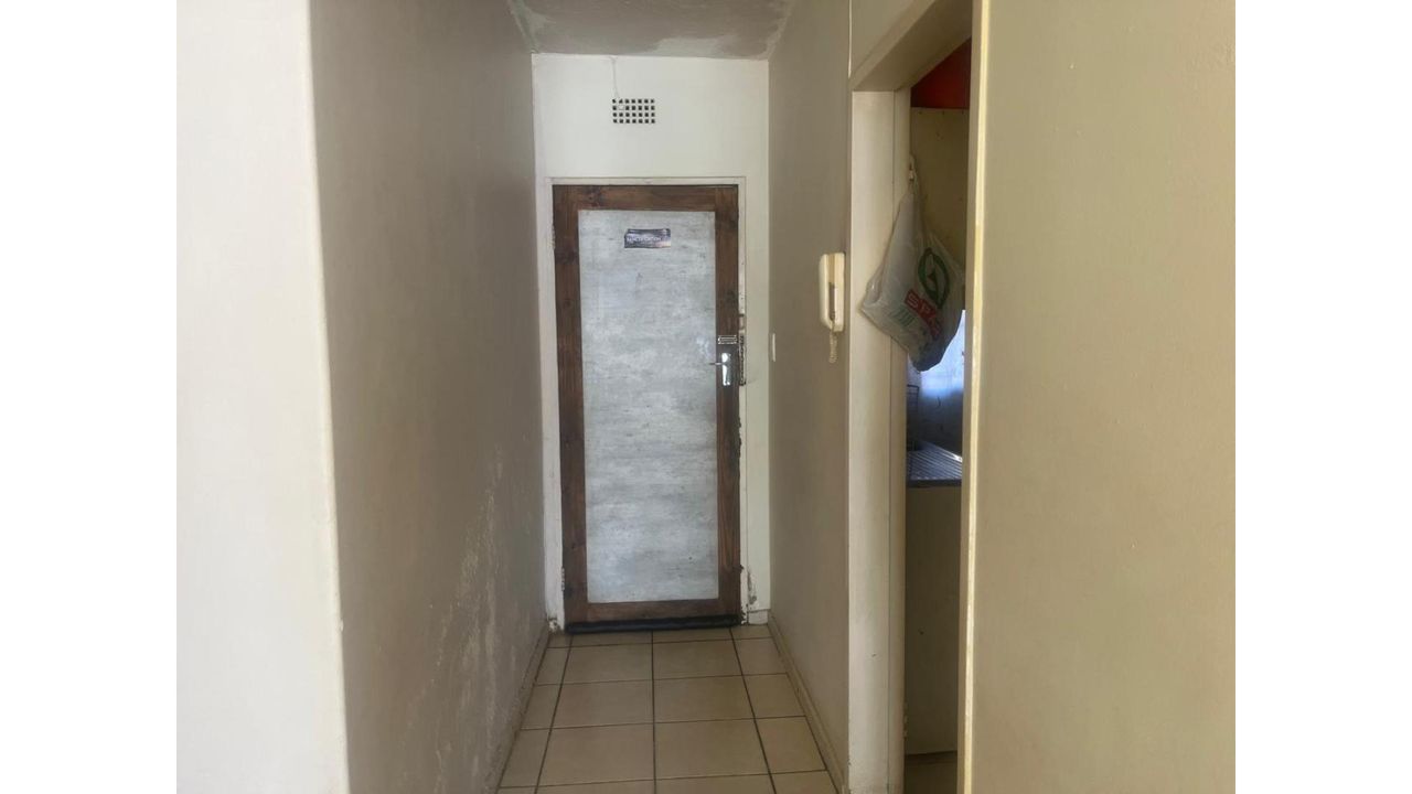 Photo 4 of 24