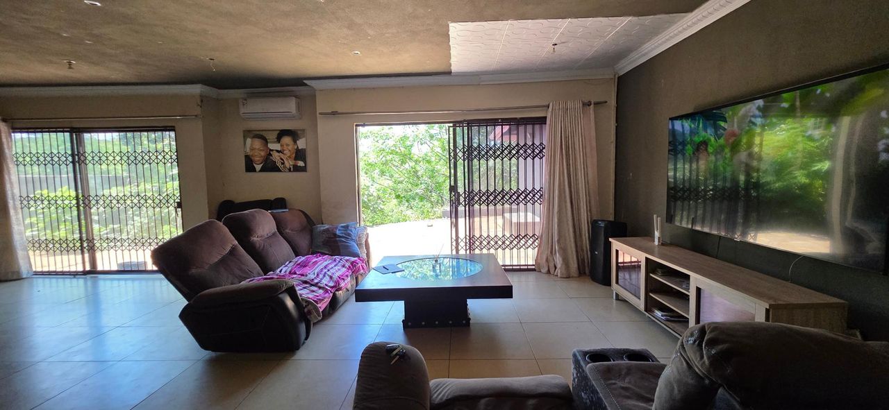 Photo 6 of 33