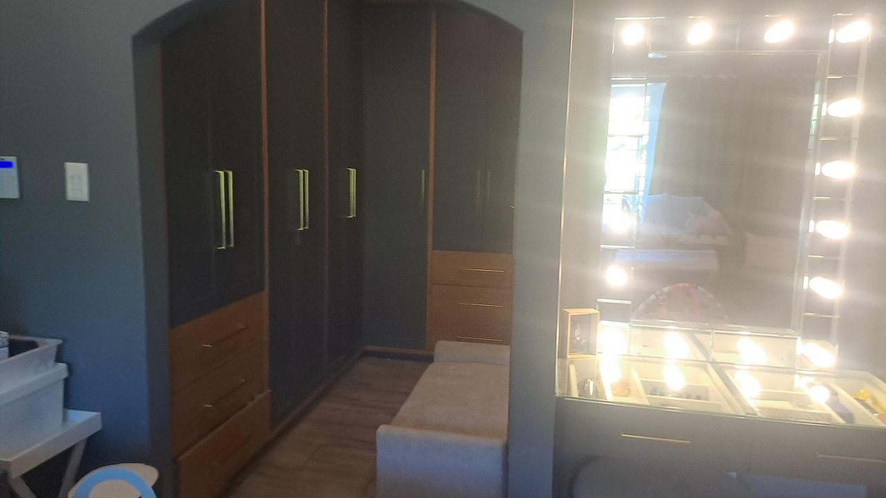 Photo 16 of 18