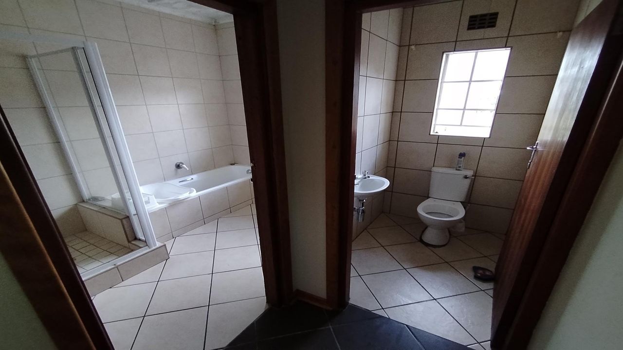 Photo 21 of 30