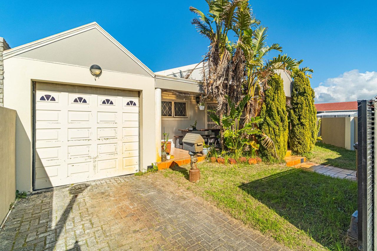 Photo of 2 Bedroom house for sale in Pelican Park, Cape Town