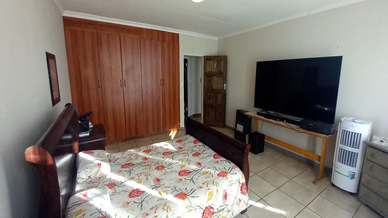 Photo 16 of 34