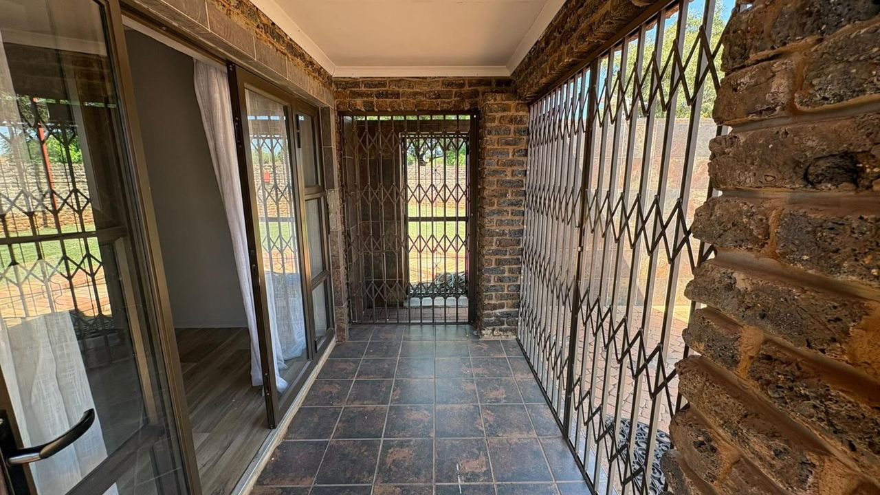 Photo 2 of 33
