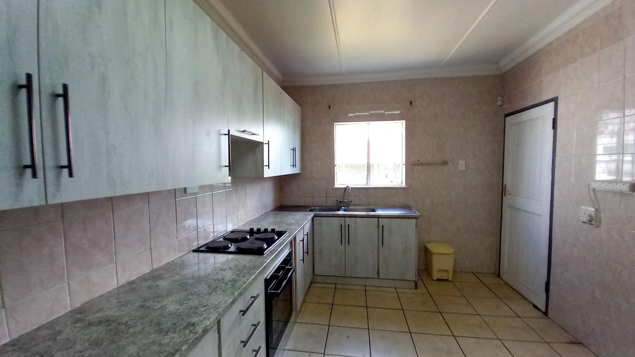 Photo 8 of 29