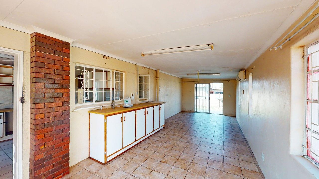 Photo 16 of 31