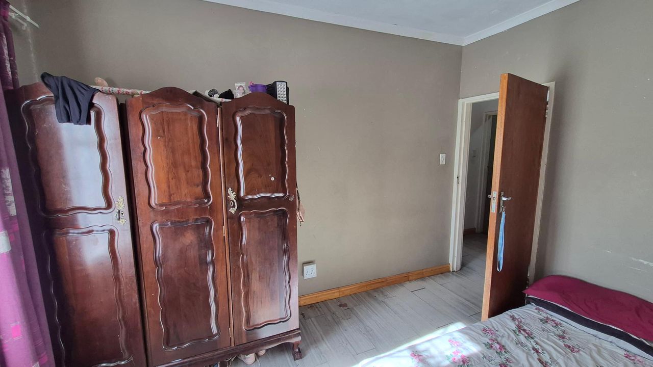 Photo 17 of 24