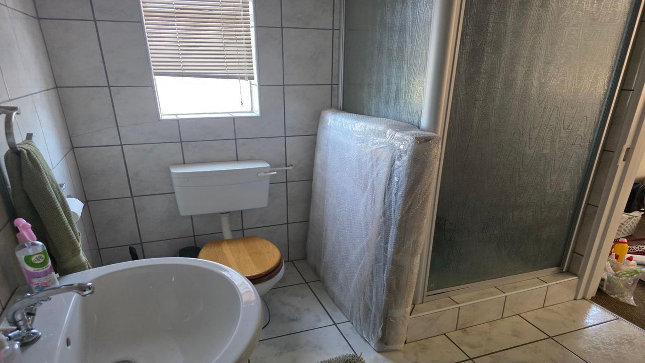 Photo 22 of 28
